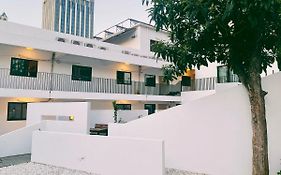 Hidden Garden International Youth Hostel -Near Oriental Pearl &Lujiazui -Garden Social Area -Bar -Cafe -Free Laundry Luggage Storage -24H Front Desk -English Service